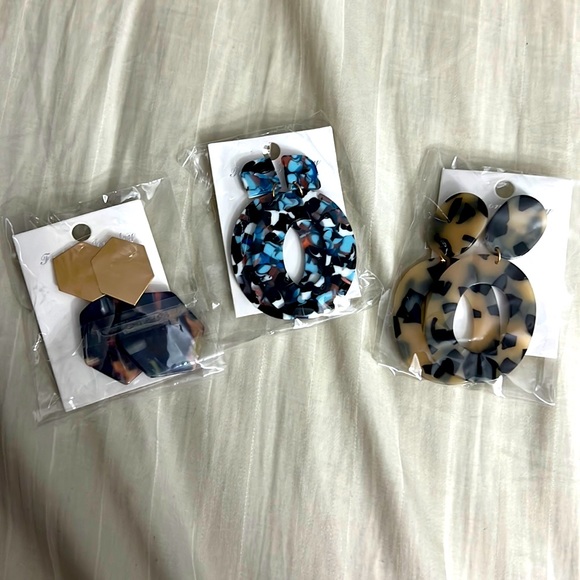 Earrings - Picture 1 of 1